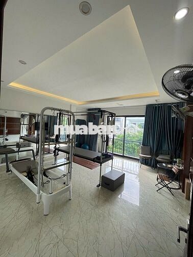 Cho thuê lại tòa nhà 7 tầng ( thang máy ) vị trí đắc địa Trung Yên 11