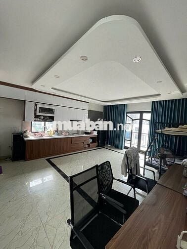 Cho thuê lại tòa nhà 7 tầng ( thang máy ) vị trí đắc địa Trung Yên 11