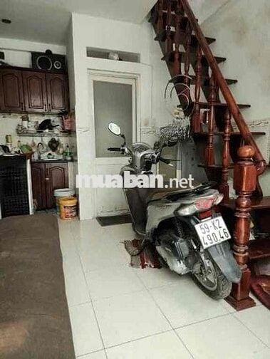 Nhà 1 trệt . 2 lâu . 2PN . 3 VS