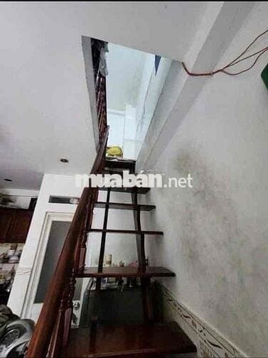 Nhà 1 trệt . 2 lâu . 2PN . 3 VS