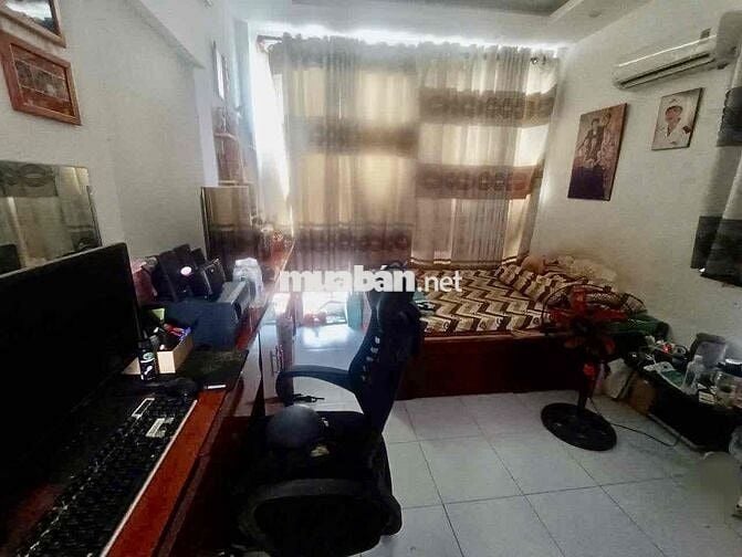 cho mướn nhà mặt tiền , giá 40triệu tại số 11 Trần quang Diệu