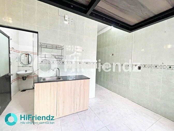 PHÒNG TRỌ SINH VIÊN GIÁ RẺ - DUPLEX BAN CÔNG GẦN VÒNG XOAY PHÚ LÂM