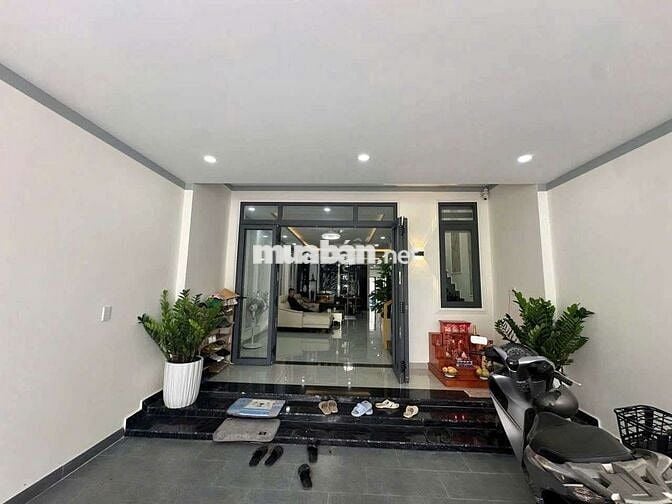 Nhà 1 trệt 1 lâu ngay trường học cấp 1, cấp 2 Lý Tự Trọng