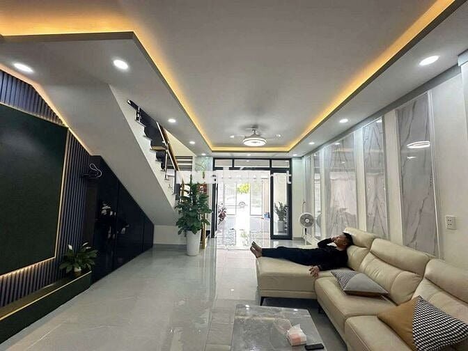 Nhà 1 trệt 1 lâu ngay trường học cấp 1, cấp 2 Lý Tự Trọng