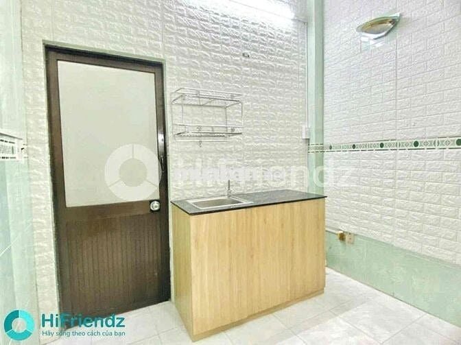PHÒNG TRỌ SINH VIÊN GIÁ RẺ - DUPLEX BAN CÔNG GẦN VÒNG XOAY PHÚ LÂM