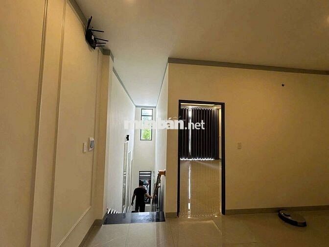 Nhà 1 trệt 1 lâu ngay trường học cấp 1, cấp 2 Lý Tự Trọng