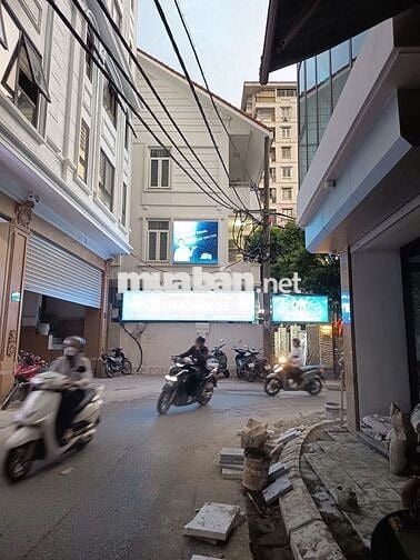 Chính chủ cần bán nhà Quận Ba Đình, DT 60m2, ngõ ô tô, gần Hồ Tây