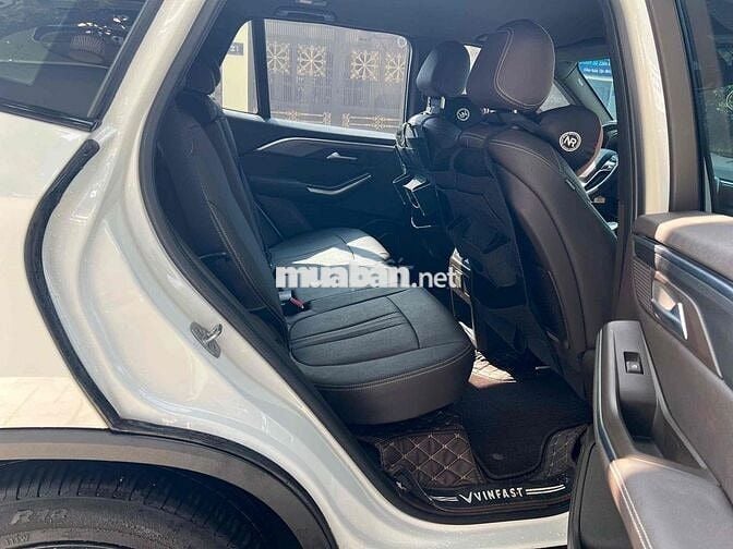 VinFast Lux SA2.0 2022 bản base