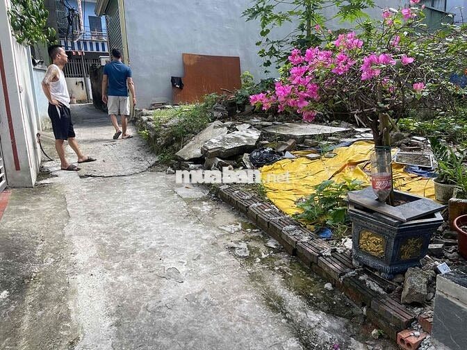 đất thị trấn chúc sơn phường chương mỹ cách quốc lô 6 có 200m