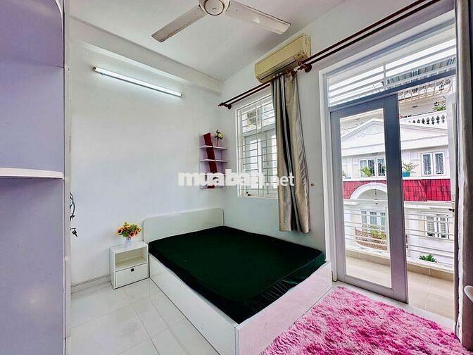 Cho thuê phòng Ban Công, Full NT, tách bếp ở Trần Xuân Soạn, Tân Hưng