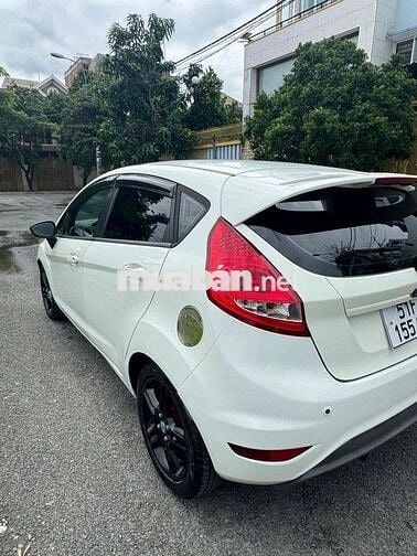 Ford Fiesta 2013 1.6 AT Hatchback - 100000 km