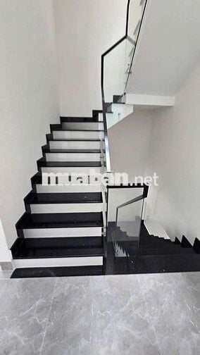 CHO THUÊ NHÀ 5X24(TRỆT+2LẦU) TRỐNG SUỐT NGAY LÊ TRỌNG TẤN ĐƯỜNG TẢI