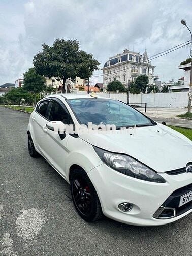 Ford Fiesta 2013 1.6 AT Hatchback - 100000 km