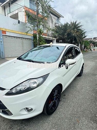 Ford Fiesta 2013 1.6 AT Hatchback - 100000 km