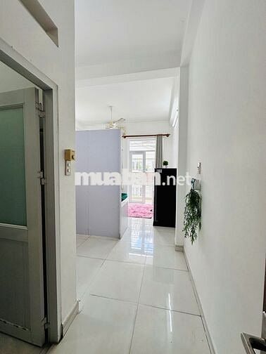 Cho thuê phòng Ban Công, Full NT, tách bếp ở Trần Xuân Soạn, Tân Hưng
