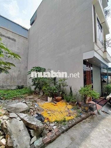 đất thị trấn chúc sơn phường chương mỹ cách quốc lô 6 có 200m