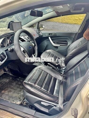 Ford Fiesta 2013 1.6 AT Hatchback - 100000 km