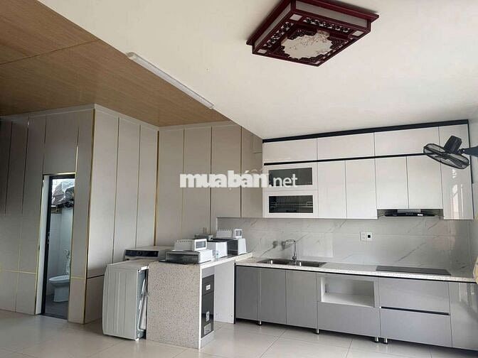 Shophouse 5 tầng thang máy + full đồ, vị trí đẹp nhất Gia Lâm