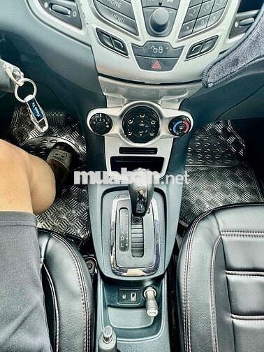 Ford Fiesta 2013 1.6 AT Hatchback - 100000 km