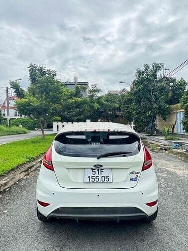Ford Fiesta 2013 1.6 AT Hatchback - 100000 km