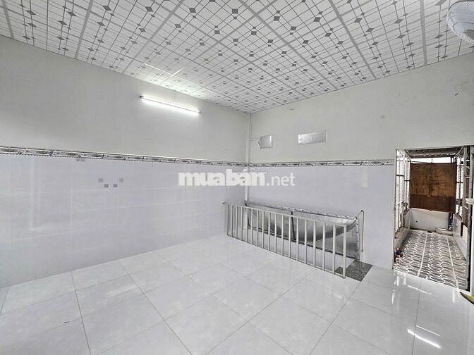 Nhà trệt lầu trống suốt trục chính hẻm đường Trần Hưng Đạo chỉ 5 triệu