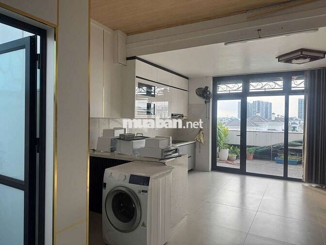 Shophouse 5 tầng thang máy + full đồ, vị trí đẹp nhất Gia Lâm