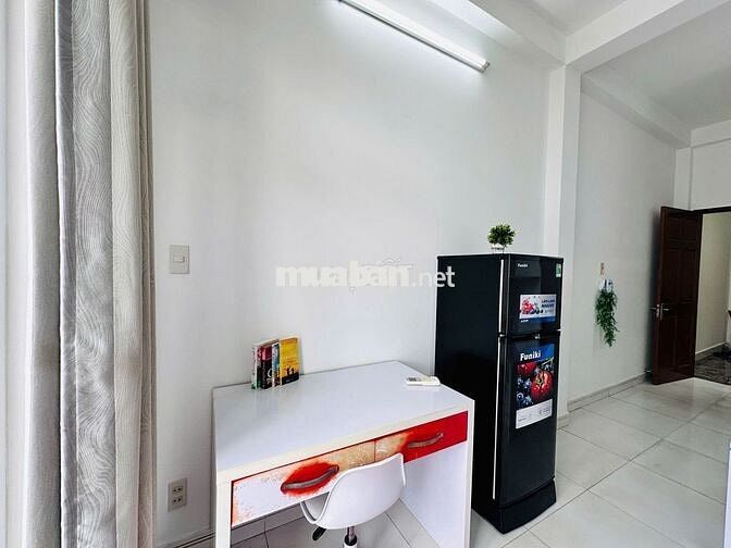Cho thuê phòng Ban Công, Full NT, tách bếp ở Trần Xuân Soạn, Tân Hưng