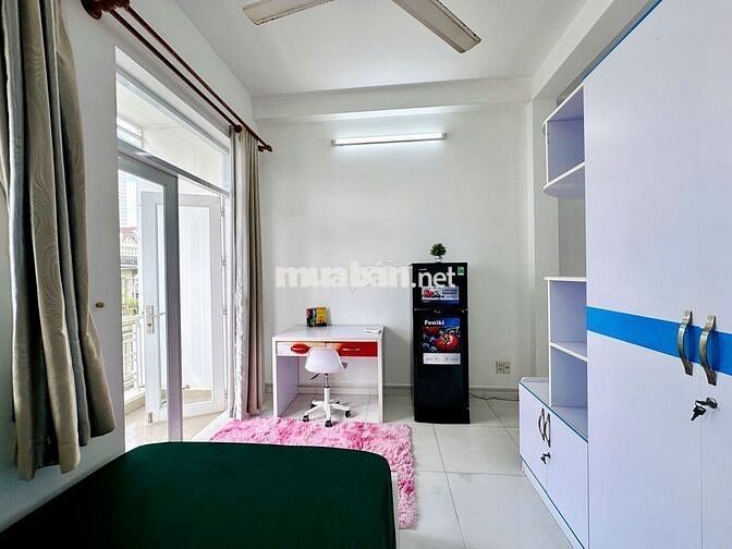 Cho thuê phòng Ban Công, Full NT, tách bếp ở Trần Xuân Soạn, Tân Hưng