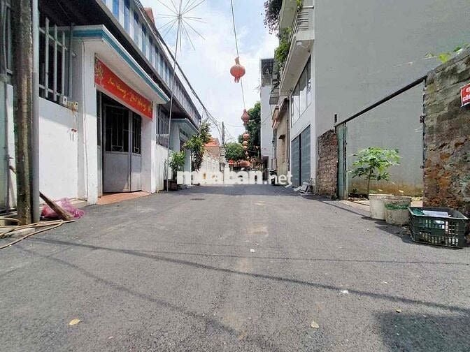 đất thị trấn chúc sơn phường chương mỹ cách quốc lô 6 có 200m
