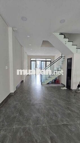 CHO THUÊ NHÀ 5X24(TRỆT+2LẦU) TRỐNG SUỐT NGAY LÊ TRỌNG TẤN ĐƯỜNG TẢI