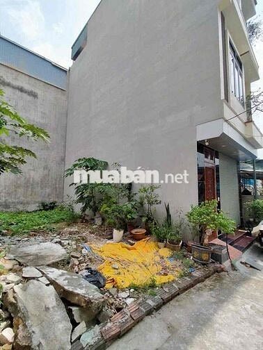 đất thị trấn chúc sơn phường chương mỹ cách quốc lô 6 có 200m