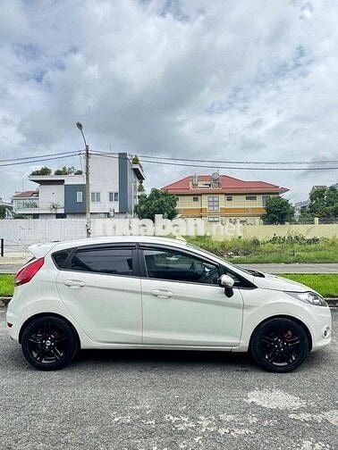 Ford Fiesta 2013 1.6 AT Hatchback - 100000 km