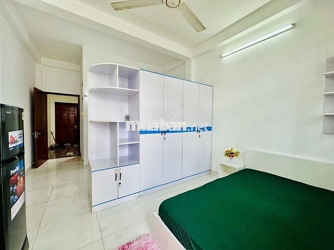 Cho thuê phòng Ban Công, Full NT, tách bếp ở Trần Xuân Soạn, Tân Hưng