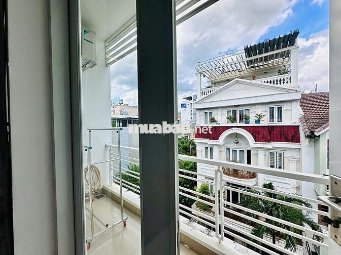 Cho thuê phòng Ban Công, Full NT, tách bếp ở Trần Xuân Soạn, Tân Hưng
