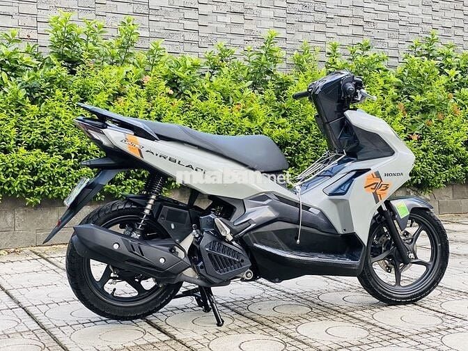 HONDA AIR BLADE 125 FI BẢN ĐEN SẦN KHÓA SMARKEY