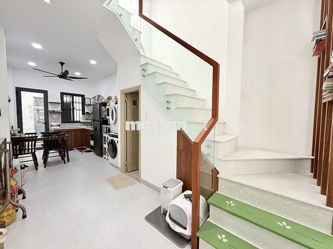 Hiếm gặp, 2 tầng BTCT, 40m2, mặt tiền Nguyễn Lâm, P3 Bình Thạnh, 6,5tỷ
