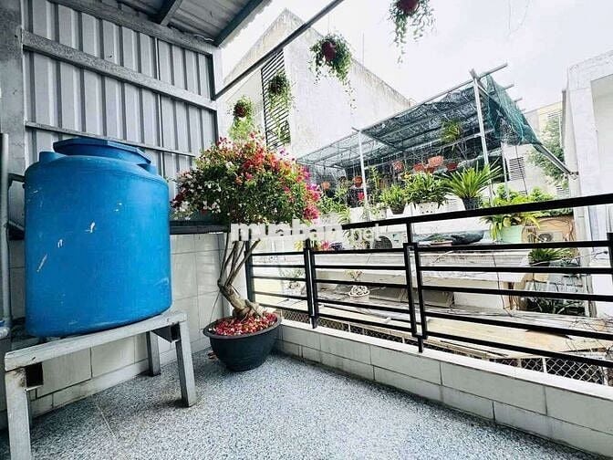 Hh 1/2 tháng ae dẫn dùm Nhà Quang Trung p11 dt 3.5x8m 1 lầu 2pn