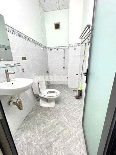 Nhà lầu 3 phòng hẻm ô tô Hoàng Quốc Việt