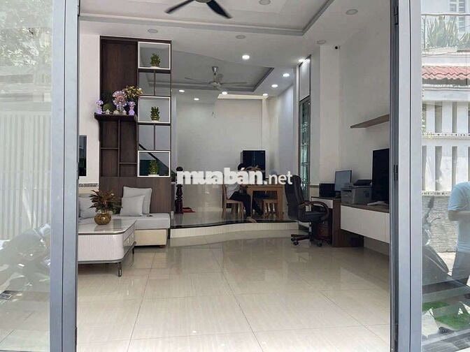 Nhà đẹp 5.5 × 10m Hẻm ôtô 1 trệt 2 lầu gần CHỢ, TRƯỜNG HỌC Chỉ 5.5 Tỷ
