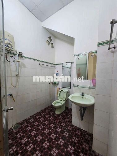 Cho Thuê Nhà Nguyên Căn 3PN-2WC đủ nội thất, đường xe hơi