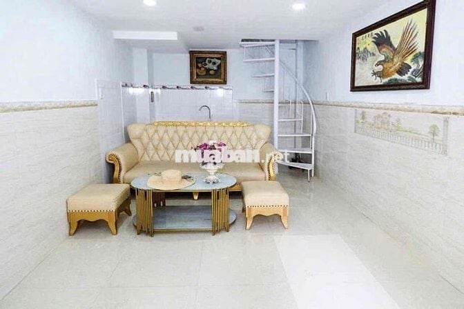 CHO THUÊ NHÀ NGUYÊN CĂN HẺM Ô TOI 1 TRỆT 2 LẦU SÁT BÊN QUẬN 1