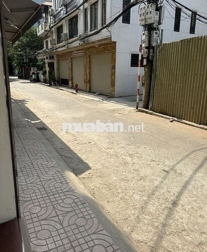 Cho thuê nhà mặt ngõ kinh doanh, văn phòng gần chợ, trường học.