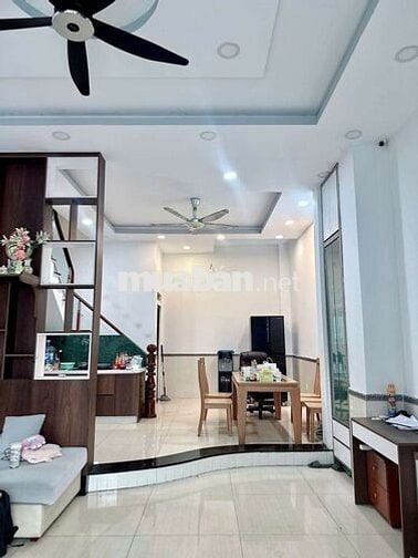 Nhà đẹp 5.5 × 10m Hẻm ôtô 1 trệt 2 lầu gần CHỢ, TRƯỜNG HỌC Chỉ 5.5 Tỷ