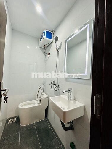 Tập thể Phương mai tầng 2. 80m2. 3 phòng ngủ 2vs. Giá 5.25 ty