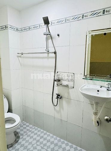 NHÀ NGUYÊN CĂN 2PN CHO THUÊ GIÁP QUẬN 1