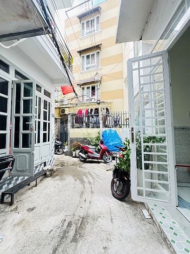 NHÀ NGUYÊN CĂN 2PN CHO THUÊ GIÁP QUẬN 1