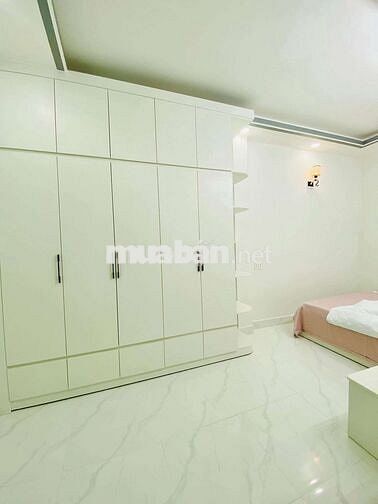 DIỆN TÍCH RỘNG - HẺM XE HƠI - GẦN MẶT TIỀN HUỲNH TẤN PHÁT.