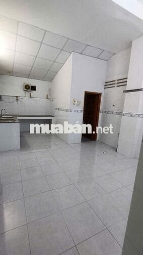 nhà 4 triệu 3 phòng ngủ gần trường Phan Ngọc Hiển