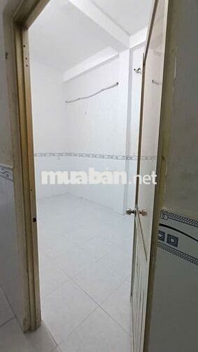 nhà 4 triệu 3 phòng ngủ gần trường Phan Ngọc Hiển