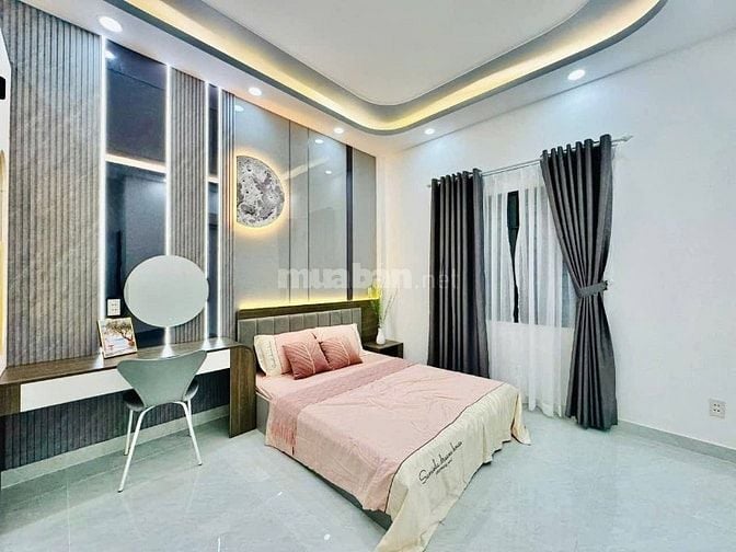 Nhà đẹp Lạc Long Quân, Tân Bình, 61m2, 3 tầng đẹp, hơn 3 tỷ